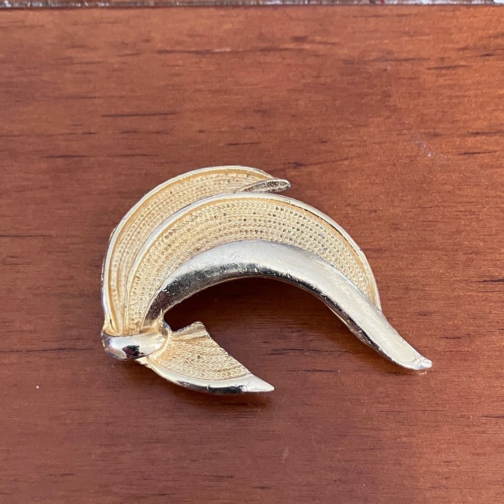 Vintage Gold-Toned Costume Jewelry Brooch Pin